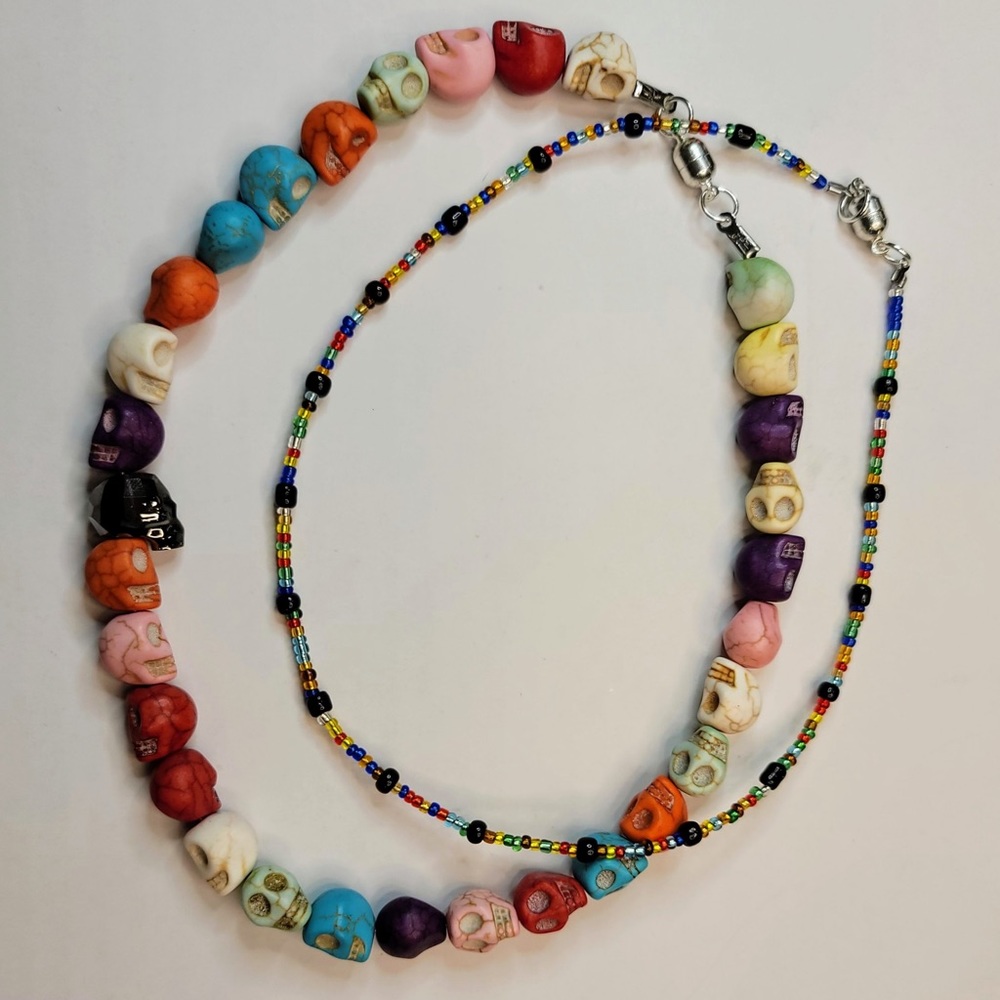 Checker necklace miniature beads and skulls 💀